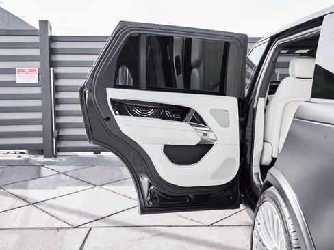 Used 2024 Land Rover Range Rover Long Wheelbase SE image 34