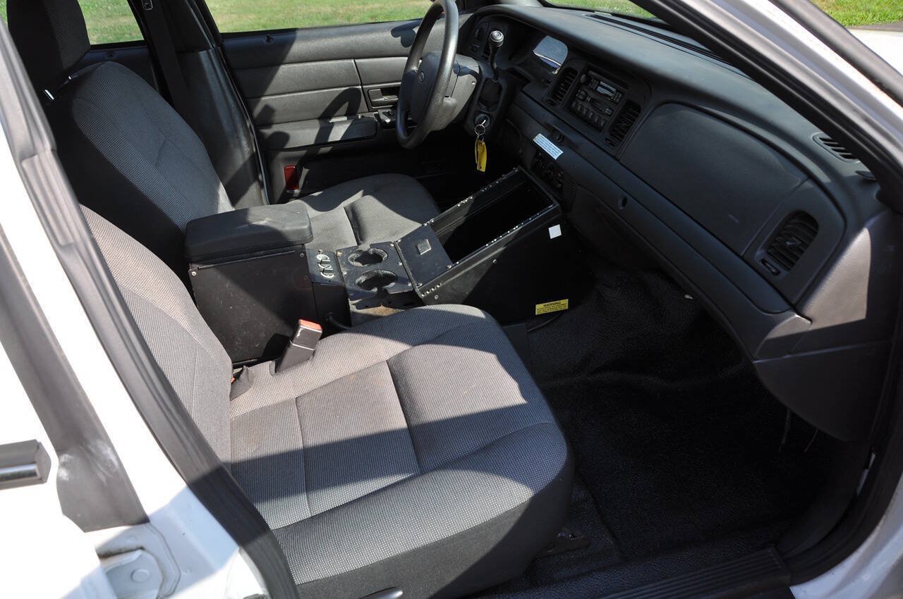 Used 2006 Ford Crown Victoria Police Interceptor RWD image 21
