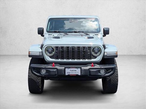 Used 2024 Jeep Wrangler Unlimited Rubicon AWD/4WD image 2