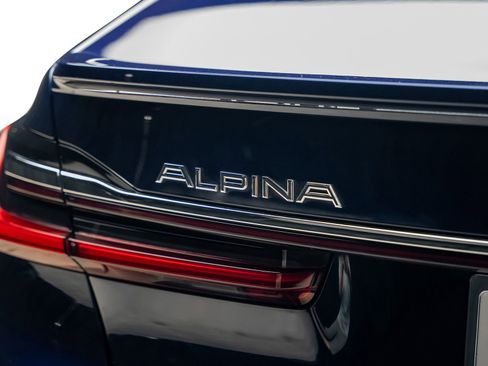 Used 2022 BMW ALPINA B7 xDrive AWD/4WD image 17