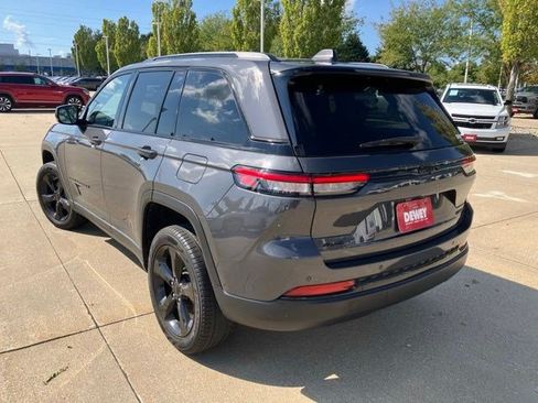 Certified 2023 Jeep Grand Cherokee Limited w/ Black Appearance Package AWD/4WD image 7