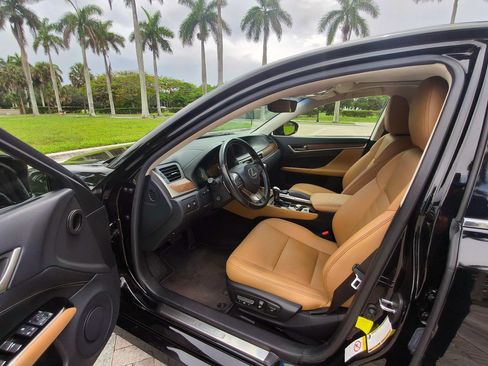 Used 2017 Lexus GS 350 w/ Preferred Accessory Package RWD image 5