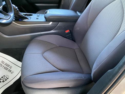 Used 2024 Toyota Highlander LE FWD image 25