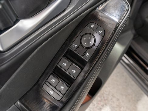 Used 2025 Nissan Rogue SV w/ SV Premium Package FWD image 14