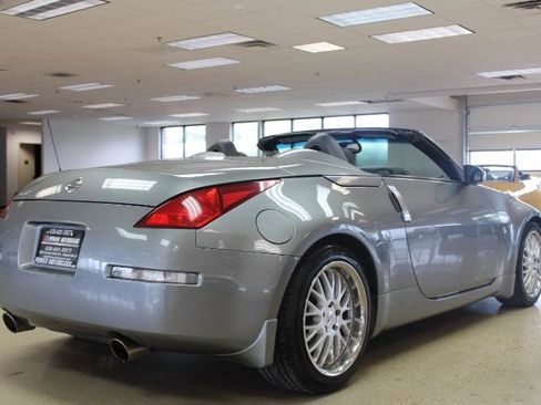 Used 2004 Nissan 350Z Touring RWD image 38