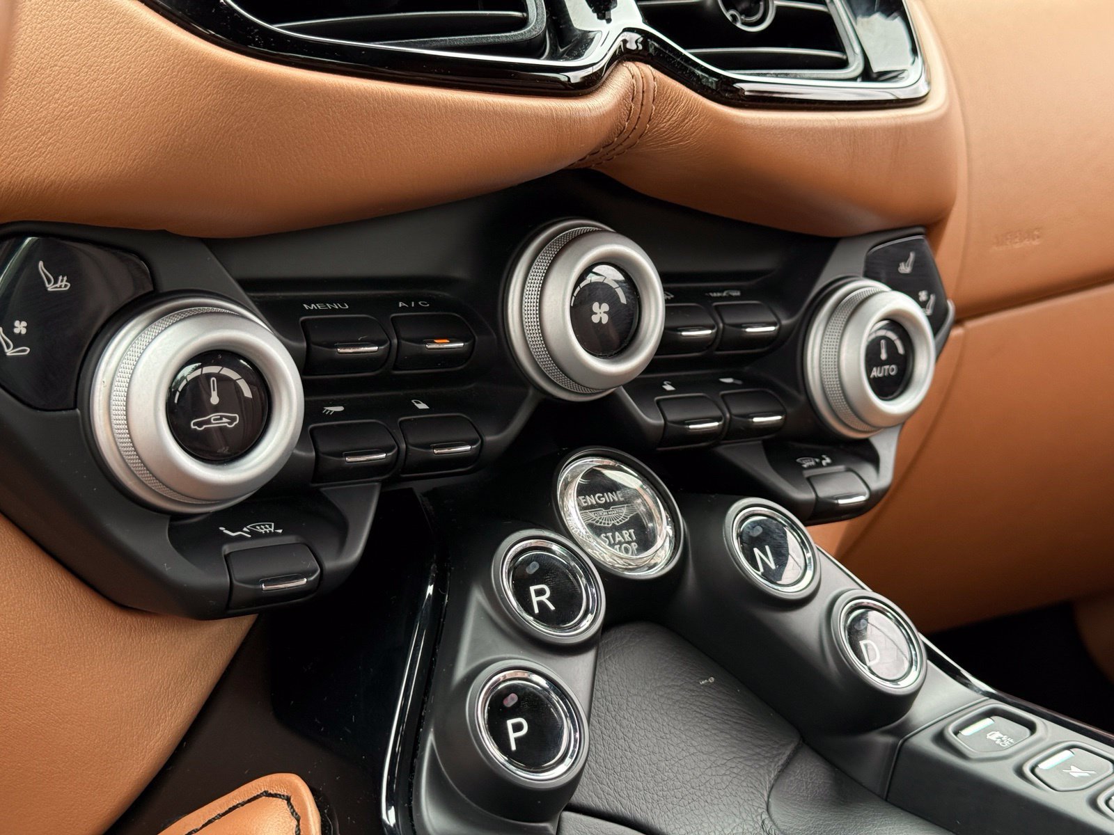 Used 2020 Aston Martin V8 Vantage Coupe RWD image 37