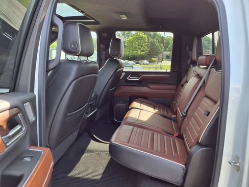 Used 2024 GMC Sierra 3500 Denali Ultimate AWD/4WD image 32