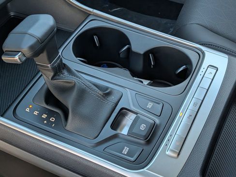 Used 2026 Kia Carnival image 9