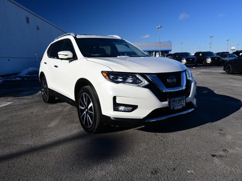 Used 2018 Nissan Rogue SL w/ Premium Package image 2