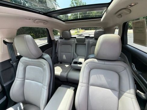 Used 2025 Lincoln Corsair AWD w/ Equipment Group 101A image 15
