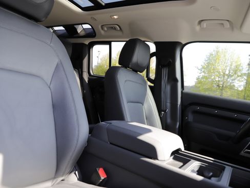 Certified 2023 Land Rover Defender 110 S AWD/4WD image 11