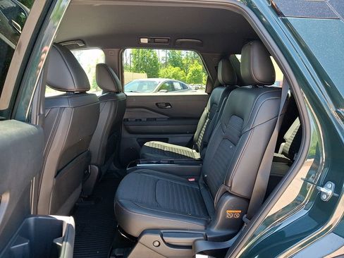 Used 2025 Nissan Pathfinder Rock Creek AWD/4WD image 10