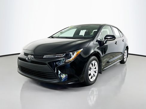 Used 2025 Toyota Corolla LE FWD image 10