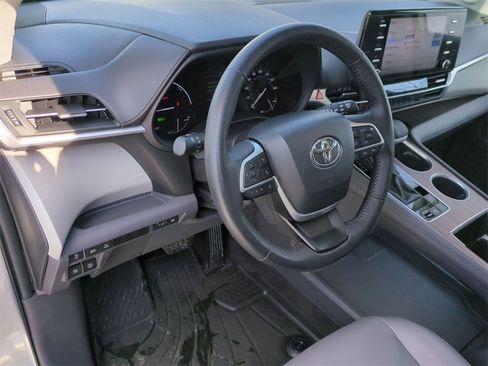 Certified 2024 Toyota Sienna XLE w/ XLE Plus Package image 9
