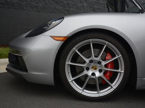 Certified 2025 Porsche 718 Cayman GTS RWD image 32