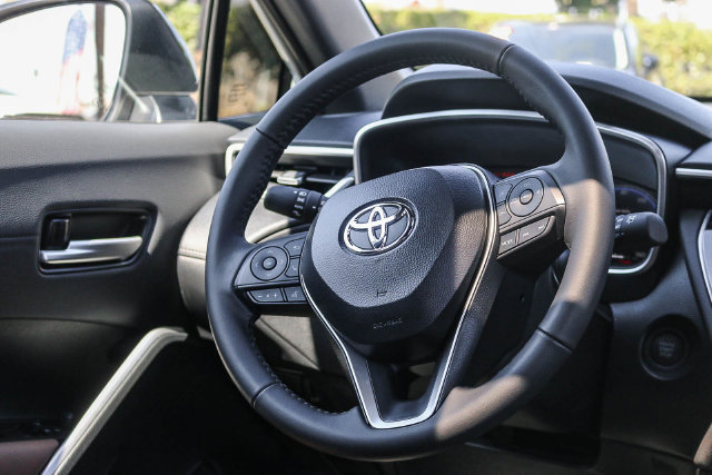 Used 2026 Toyota Corolla Cross XLE w/ Convenience Package FWD image 19
