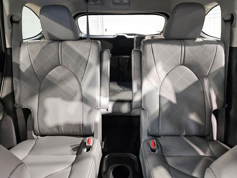 New 2026 Toyota Highlander Platinum AWD/4WD image 10