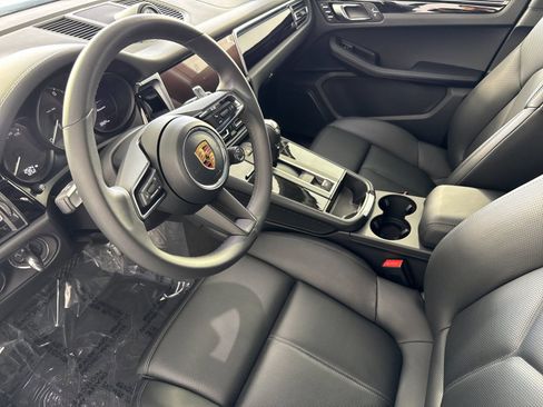 Used 2026 Porsche Macan AWD/4WD image 4