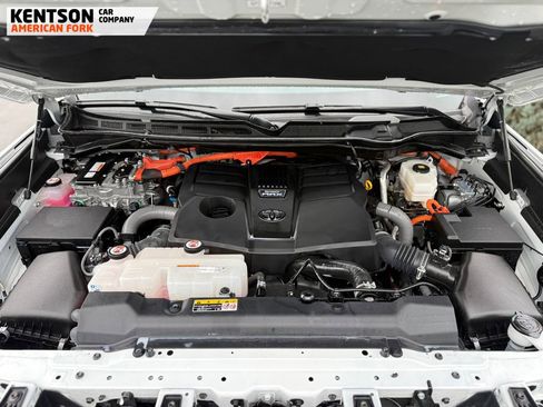 Used 2025 Toyota Tundra Limited w/ TRD Off-Road Package AWD/4WD image 15