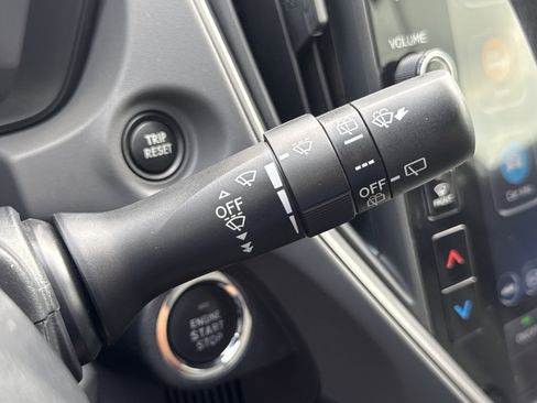 Used 2024 Subaru Crosstrek 2.0i Premium image 17