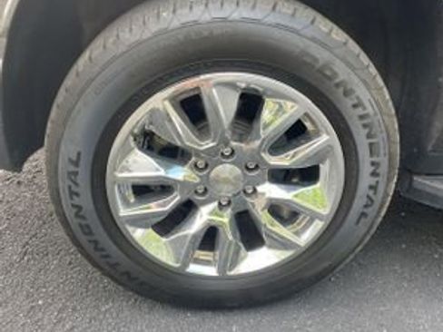 Used 2021 Chevrolet Suburban LT image 14