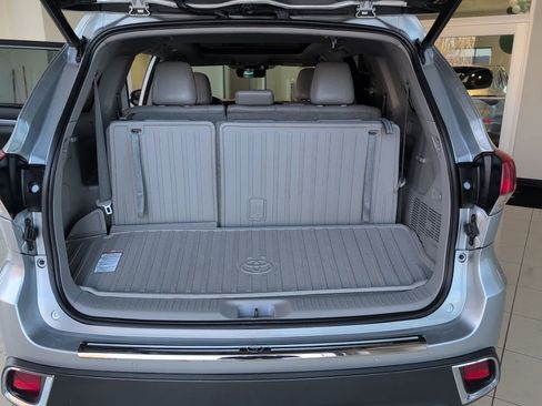 Used 2017 Toyota Highlander Limited Platinum image 39