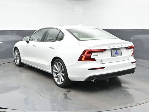 Used 2021 Volvo S60 T5 Momentum w/ Premium Package FWD image 8