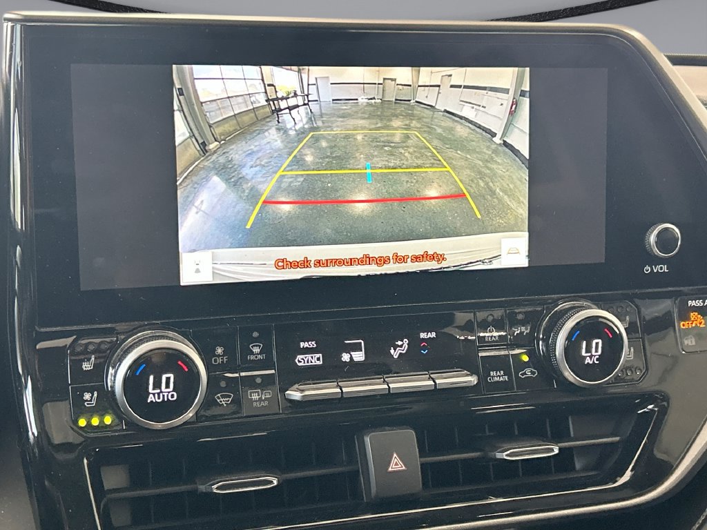 Used 2023 Toyota Highlander Limited FWD image 34