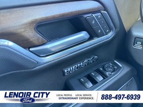 Used 2025 Chevrolet Silverado 1500 High Country w/ High Country Premium Package AWD/4WD image 18