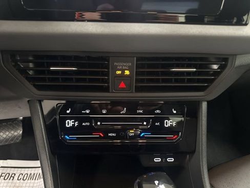 Used 2025 Volkswagen Jetta SE image 16