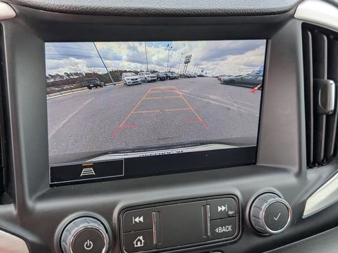 Used 2024 GMC Terrain SLT w/ Elevation Edition image 25