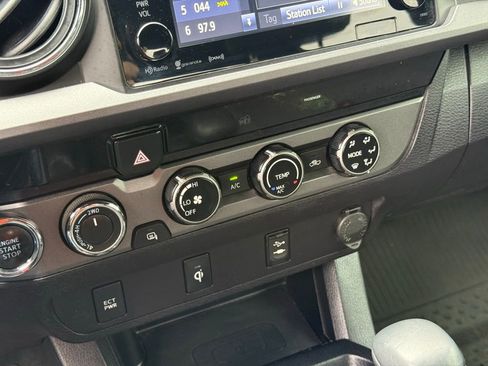 Used 2017 Toyota Tacoma TRD Off-Road w/ Tow Package (A/T) image 33