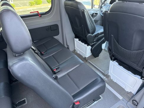 Used 2016 Mercedes-Benz Sprinter 2500 image 11