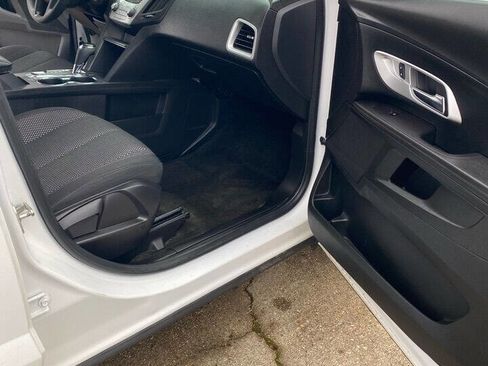 Used 2017 Chevrolet Equinox LS image 9