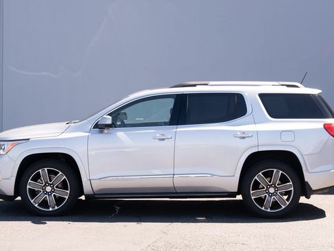 Used 2019 GMC Acadia Denali w/ GMC Pro Grade Package AWD/4WD image 28