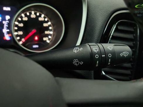 Used 2019 Jeep Compass Limited FWD image 44