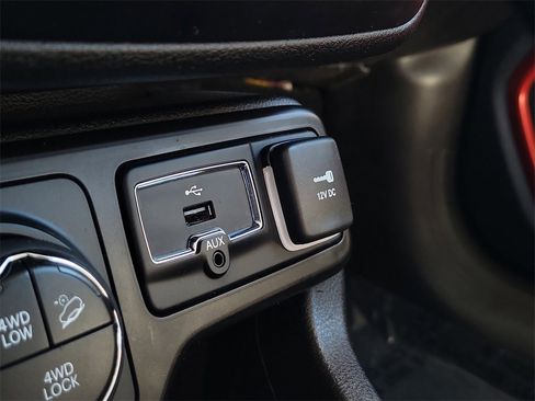 Used 2023 Jeep Renegade Trailhawk w/ Trailhawk Elite Group image 34