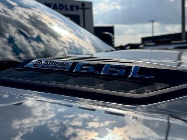 Used 2025 Chevrolet Silverado 2500 ZR2 w/ Technology Package AWD/4WD image 7