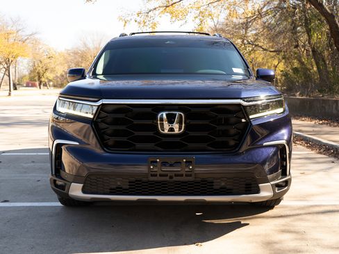 Certified 2024 Honda Pilot Touring image 3