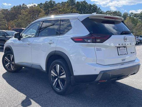 Used 2024 Nissan Rogue SL image 5