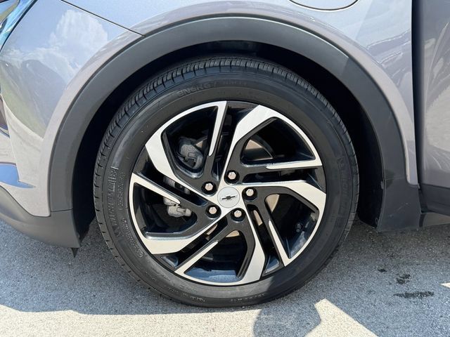 Used 2023 Chevrolet Bolt LT w/ Infotainment Package FWD image 9