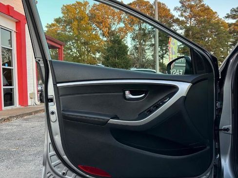 Used 2015 Hyundai Elantra GT w/ Option Group 03 image 12