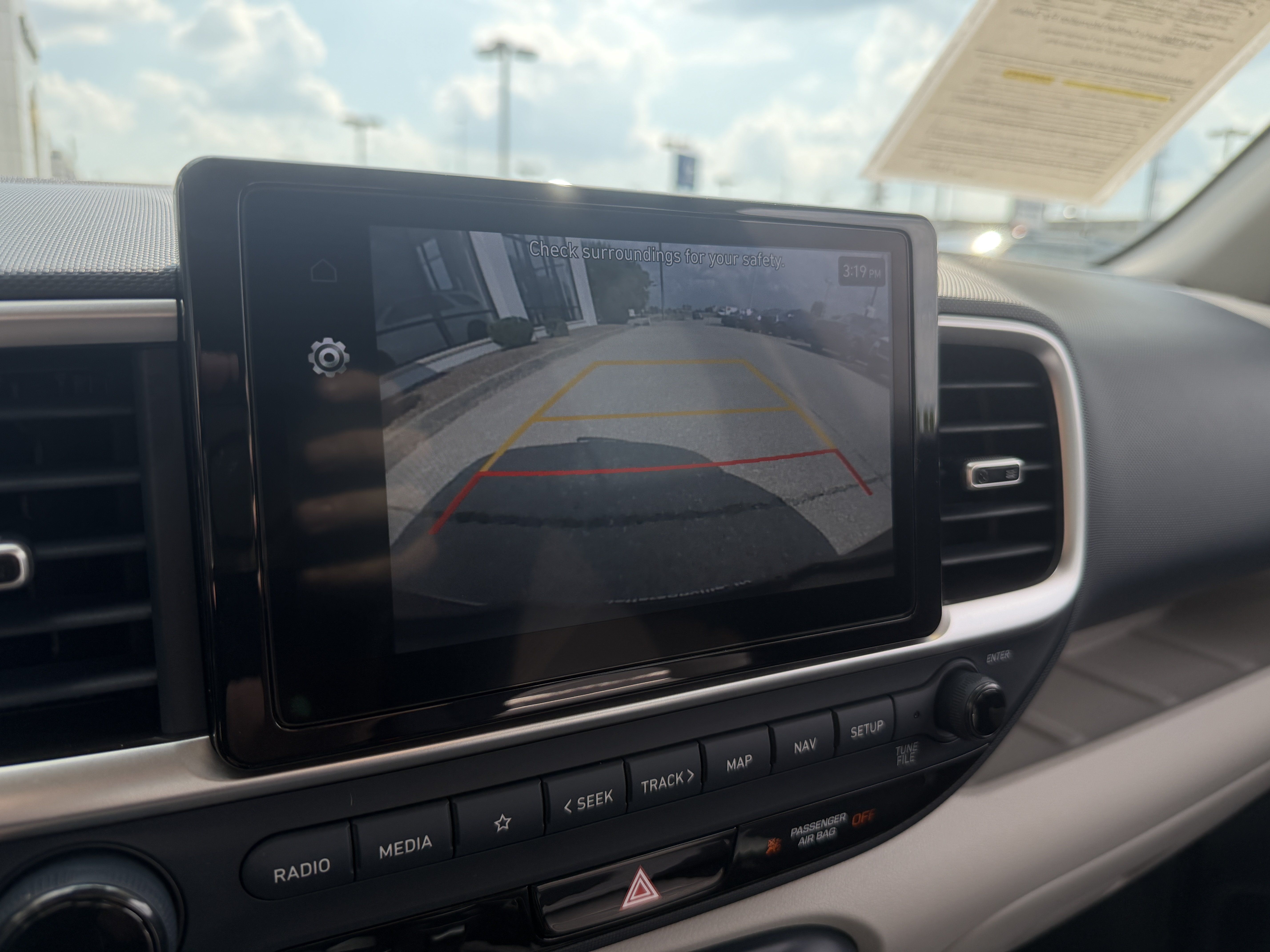 Certified 2025 Hyundai Venue Limited FWD image 41