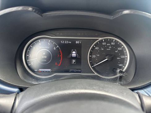 Used 2025 Nissan Versa SV FWD image 38