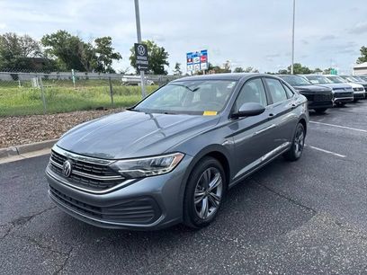 Used 2024 Volkswagen Jetta SE w/ Panoramic Sunroof Package