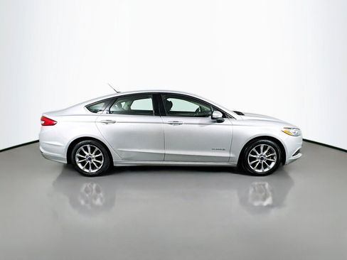 Used 2017 Ford Fusion SE FWD image 6