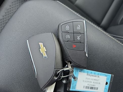 Used 2024 Chevrolet Blazer EV LT AWD/4WD image 34