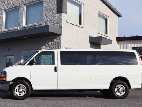Used 2017 Chevrolet Express 3500 LT w/ LT Preferred Equipment Group RWD image 9