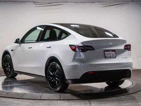 Used 2021 Tesla Model Y Long Range image 2