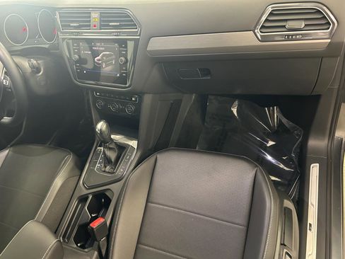 Used 2021 Volkswagen Tiguan SE R-Line image 28